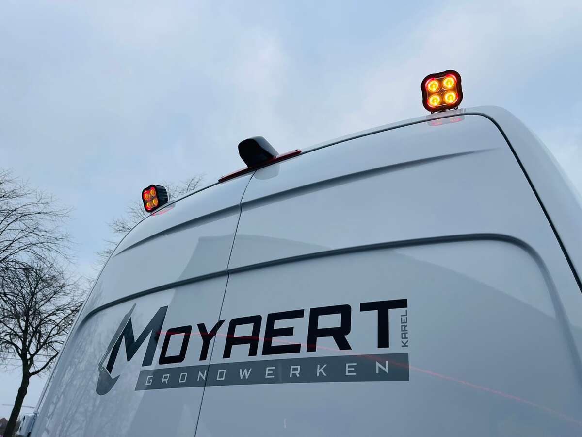 Moyaert-Grondwerken - mercedes-sprinter (1).JPEG